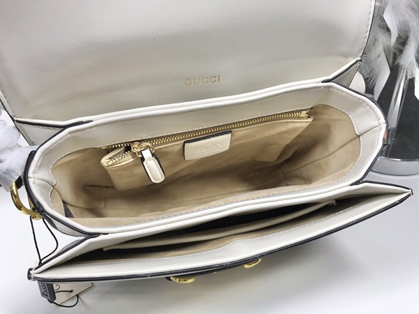 激安グッチバッグコピー着用イメージ